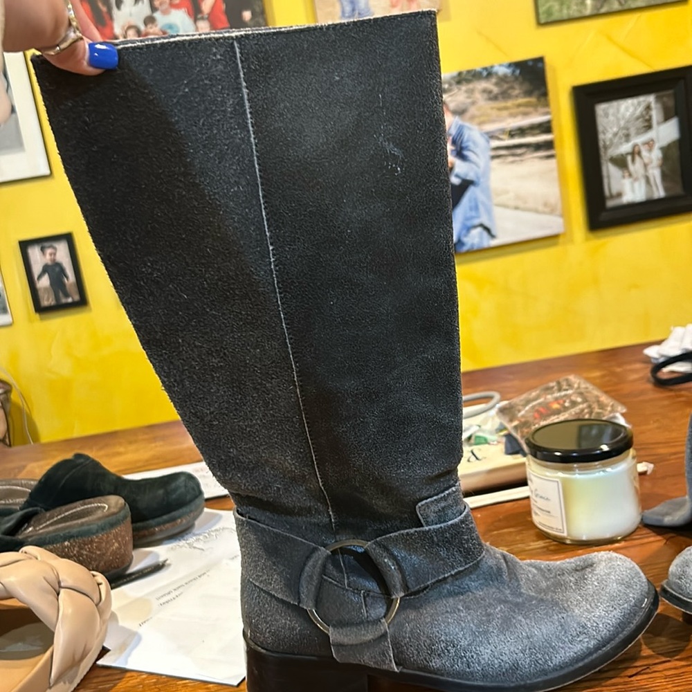Women size 8 dark grey leather boots little zipper simple but cute